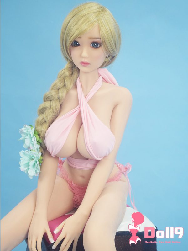 132cm (4ft3″) D-cup Chinese adorable & shapely Amber, with poppy-dog eyes, well-endowed breast mini sex doll